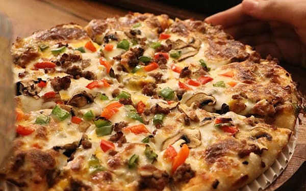 1745177052-pitza-gharch-goosht.jpg